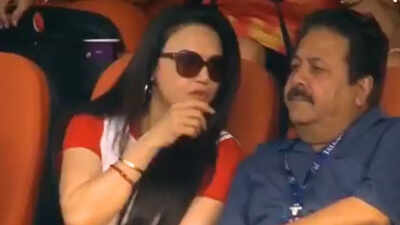 Viral video: Preity Zinta spotted chatting with Rajeev Shukla during IPL match