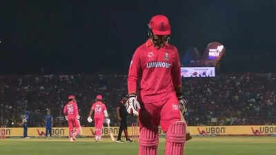 Rahul Dravid can't hide disappointment as 14-year-old Vaibhav Suryavanshi falls for a duck vs Mumbai Indians